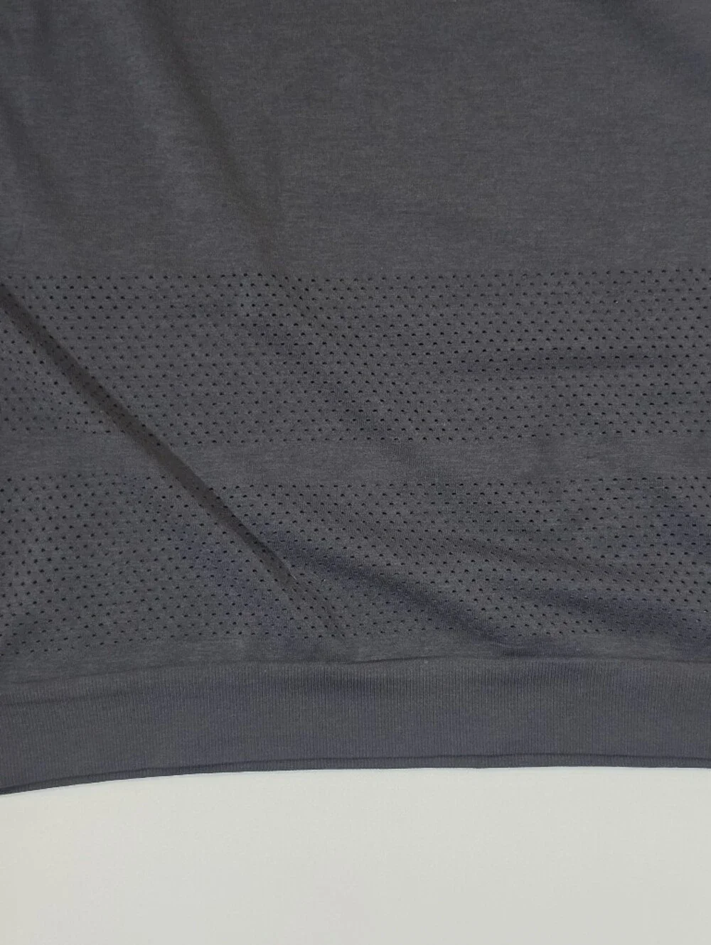 Lululemon Breeze By Muscle Crop Tank Top Womens Size 10 Black Perforated Airflow